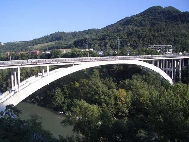 Il ponte sul fiume Reno a Sasso Marconi