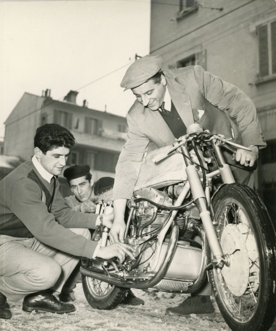cover of Moto bolognesi degli anni 1950-1960. La motocicletta incontra l’automobile