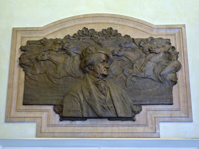 Bassorilievo dedicato a R. Wagner nel foyer del teatro comunale (BO)