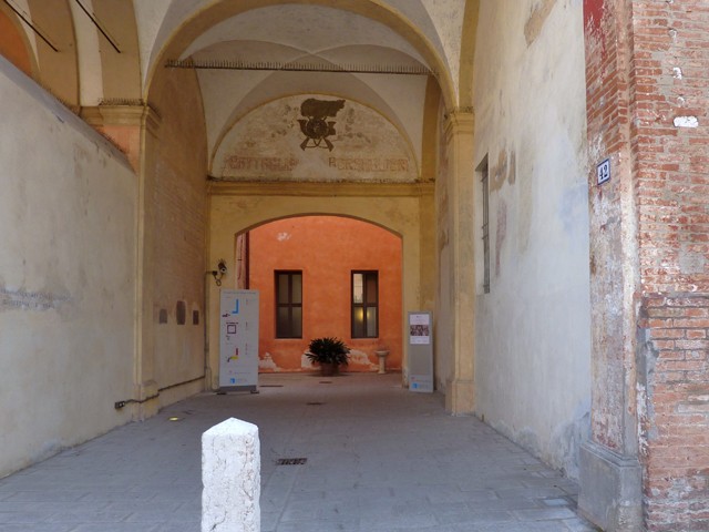 Ex caserma del 6. Battaglione Bersaglieri - Convento di S. Cristina della Fondazza (BO) - ingresso
