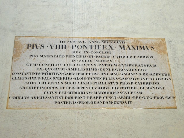 La lapide ricorda il soggiorno di papa Pio IX a Bologna nel 1857 - Ex convento di San Michele in Bosco