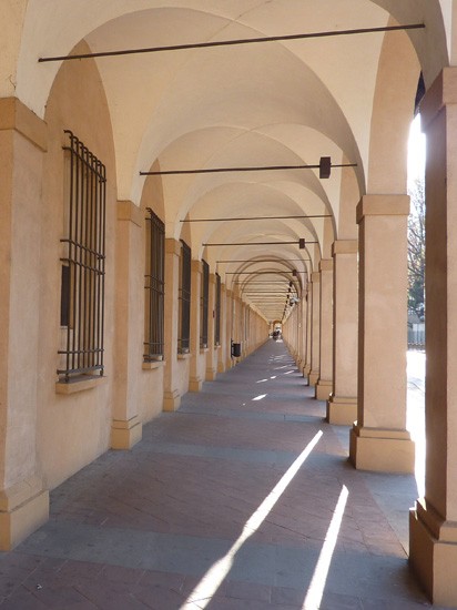 Il portico del Ricovero di Mendicità in via Albertoni (BO)