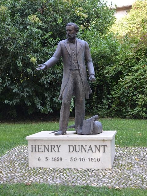 Monumento a Henry Dunant ideatore della Croce Rossa - Solferino paese