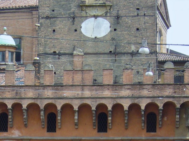 La rocchetta della torre Asinelli, dove C. Bene recitò Dante