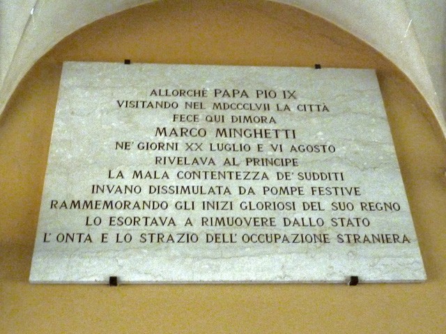 La lapide ricorda la visita fatta da Minghetti a Pio IX durante la sua permanenza a Bologna nel 1857 - Istituto Ortopedico Rizzoli (BO)