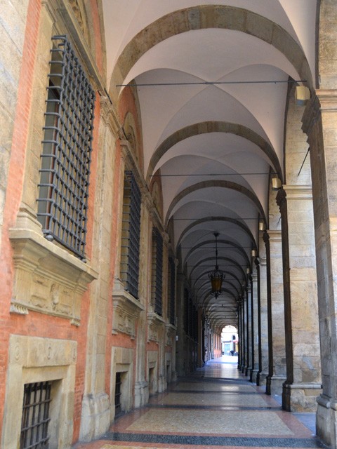 Portico di Palazzo Malvezzi de Medici - via Zamboni (BO)