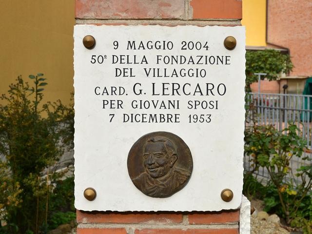 Targa in occasione del 50° anniversario della costruzione del Villaggio per Giovani Sposi a San Donnino (BO)
