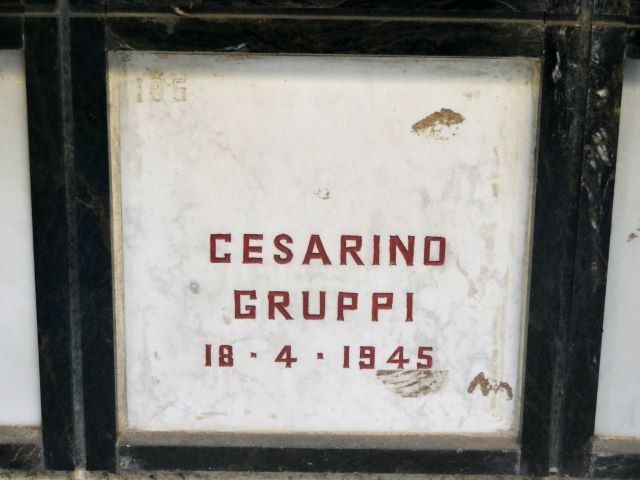 Tomba di Cesarino Gruppi nel Monumento Ossario ai Caduti Partigiani della Certosa di Bologna