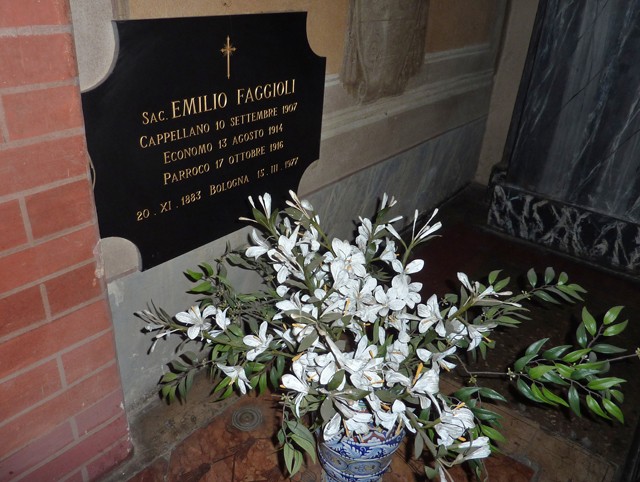 Lapide per don Emilio Faggioli nella chiesa di San Giovanni in Monte (BO)