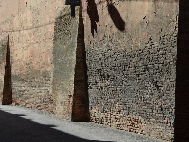 Muro esterno dell'ex convento di S. Caterina - via Torleone (BO)