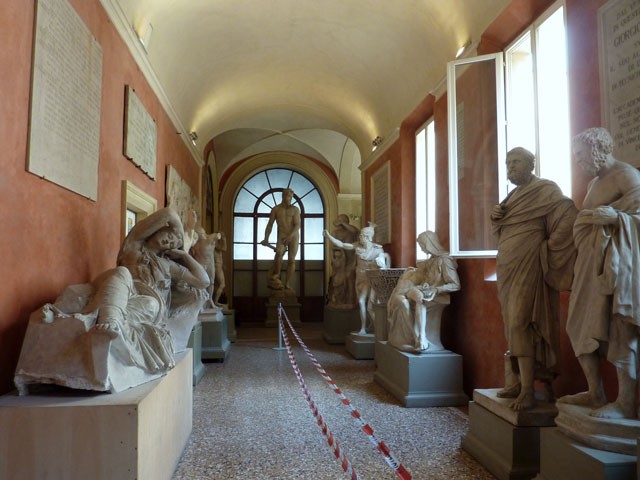 Accademia di Belle Arti (BO) - Corridoio d'ingresso