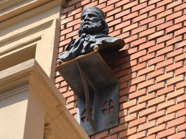 Busto di Garibaldi nel terrazzo di una casa privata in via Pastrengo (BO)