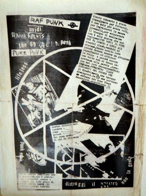 Volantino dei Raf Punk e degli altri gruppi alternativi contro il concerto dei Clash in piazza Maggiore (BO) offerto dall'Amministrazione comunale - Mostra: "Pensatevi liberi. Bologna Rock 1979" - MamBO (BO) - 2019