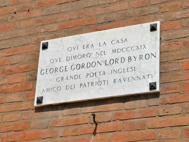 Lapide sulla casa abitata da Byron a Ravenna