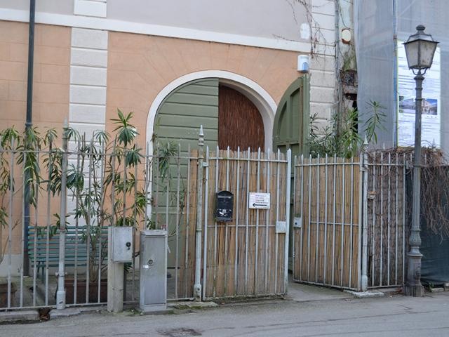 Porta carraia della villa di G. Puccini a Torre del lago - Viareggio (LU)