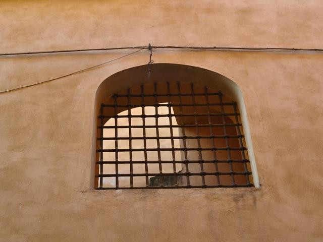 Finestrone dell'ex carcere di San Giovanni in Monte - via de Chiari (BO)