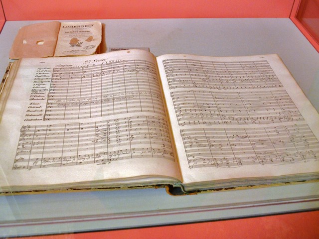Spartito e libretto del "Lohengrin" - Ritratto di Richard Wagner - Museo internazionale e biblioteca della musica (BO)