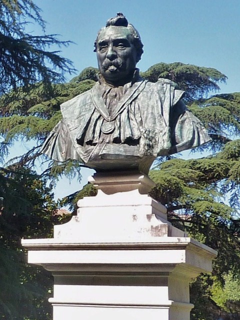 Busto di Francesco Rizzoli nel giardino dell'Istituto Ortopedico IOR (BO)