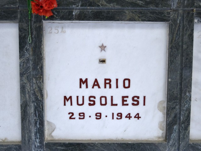 Tomba di Mario Musolesi (Lupo) - Cimitero della Certosa (BO) - Sacrario dei partigiani
