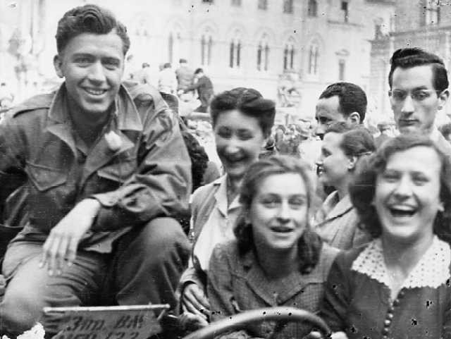Camera - Liberazione di Bologna - 21 aprile 1945 - CAF, Fondo Camera