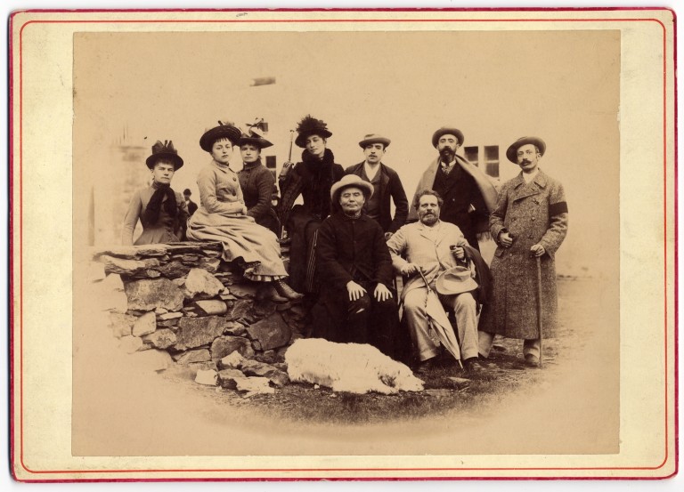 Nel 1889 al Piccolo San Bernardo, il 26 luglio, con amici, fra i quali l'abate Chenoux, seduto alla sua sinistra
