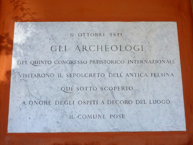 Lapide che ricorda la visita dei congressisti agli scavi della Certosa - Cimitero comunale (BO)
