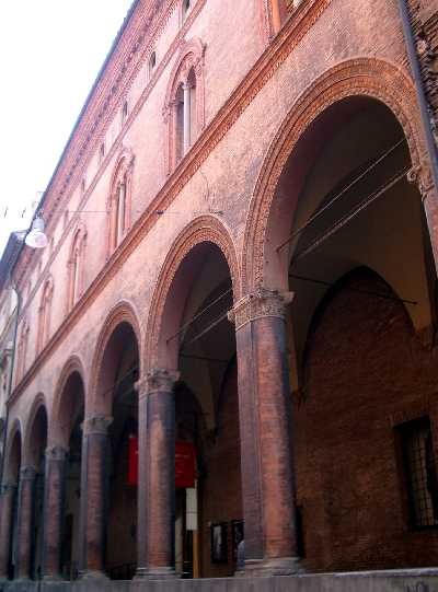 Palazzo Ghisilardi-Fava sede del Museo medievale