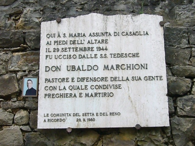Lapide ricordo di Don Ubaldo Marchioni trucidato a Casaglia assieme ai suoi parrocchiani