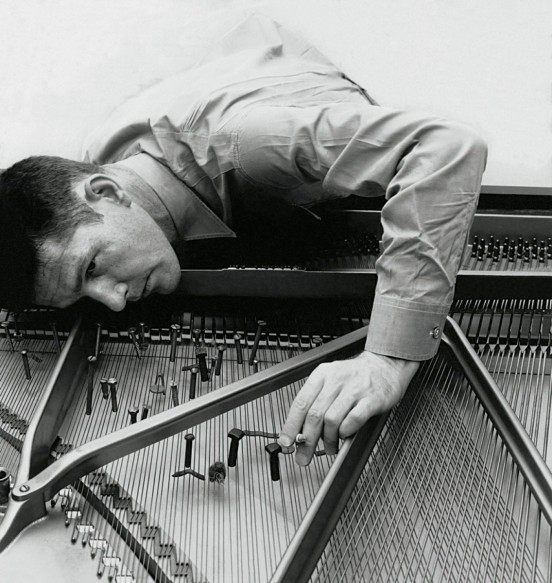 immagine di Esercizi di Pazzia. Breve storia dei brani 'fuori di testa' a 100 anni dalla nascita di Iannis Xenakis