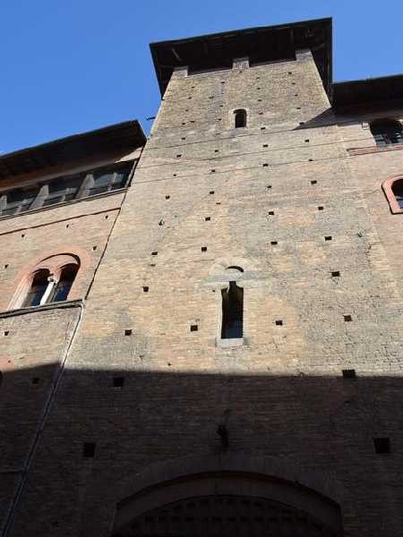 Casa Rodondi, Torre Alberici, Casa Bolognini - Piazza della Mercanzia - Via Santo Stefano (BO)