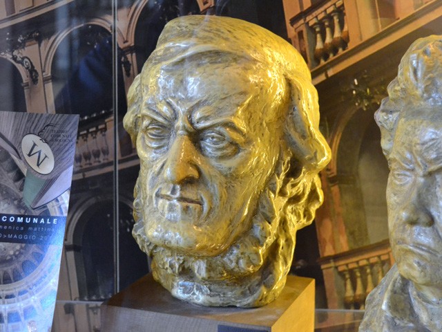 Busto di R. Wagner - Ufficio del turismo "Bologna Welcome" - Piazza Maggiore (BO)