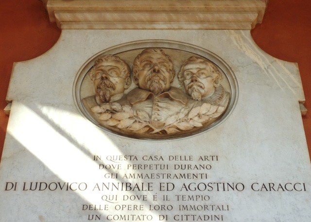I pittori Carracci raffigurati sotto il portico dell'Accademia - via Belle Arti (BO)