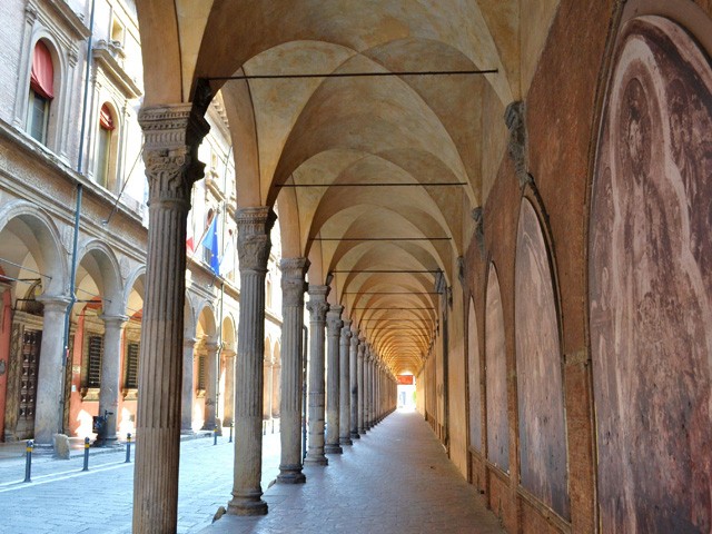 Portico di S. Giacomo - via Zamboni (BO)