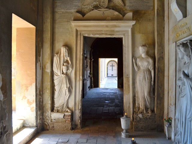 Cimitero della Certosa - sala delle Tombe - particolare