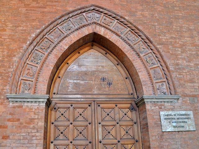 Palazzo della Mercanzia (BO) - Portale d'ingresso