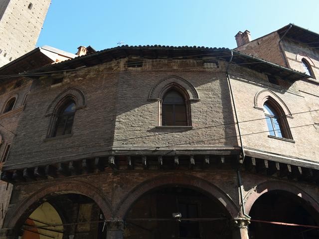 Casa Reggiani - Piazza della Mercanzia (BO)