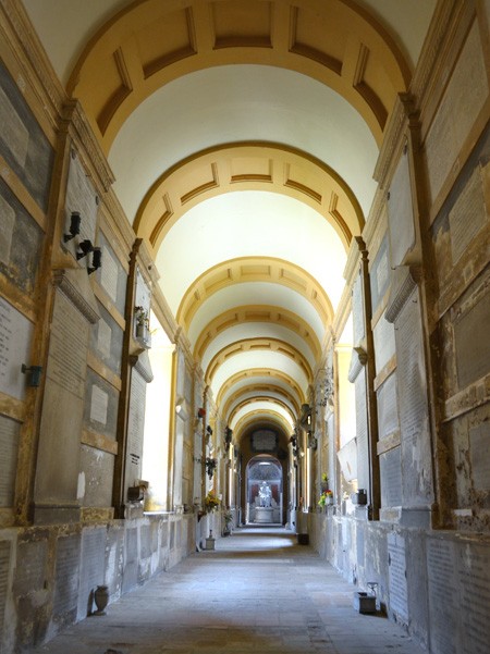 Cimitero della Certosa - Loggiato delle Tombe