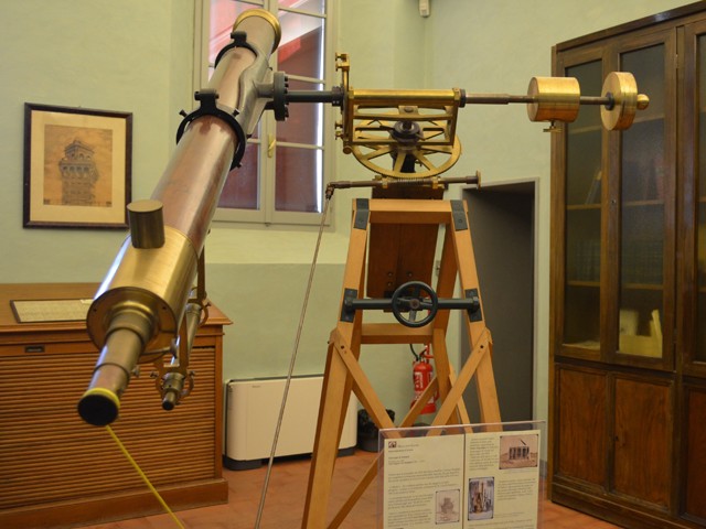 Telescopio del XIX sec. nello studio del prof. G. Horn D'Arturo - Museo della Specola (BO)