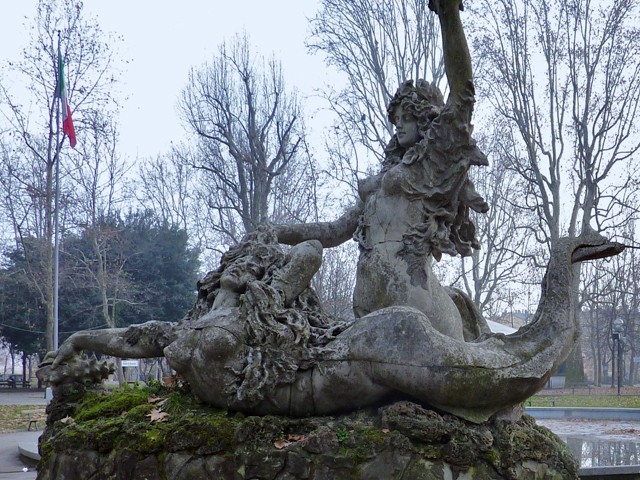 Una delle statue del Sarti per la fontana dei Giardini Margherita (poi in Montagnola)