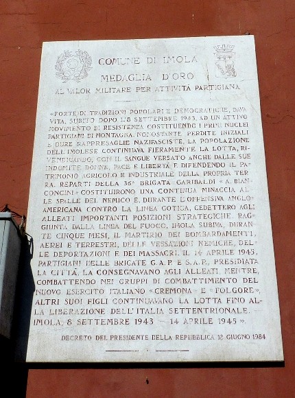 Imola Medaglia d'oro al VM - Lapide murata sul municipio di Imola (BO) - piazza Matteotti