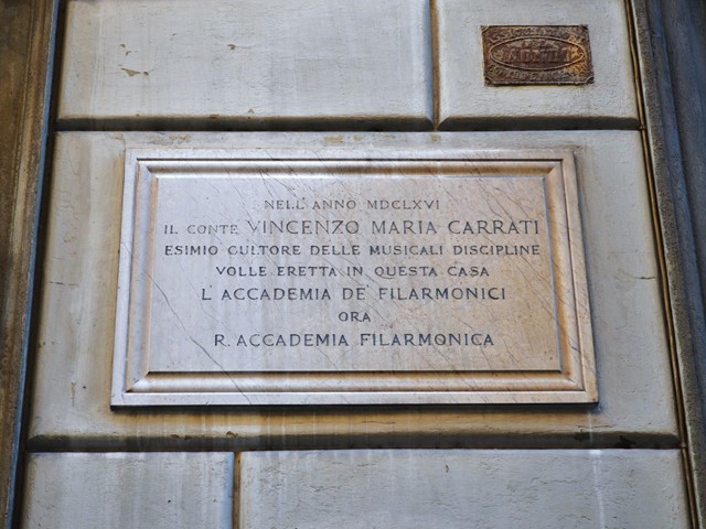 Lapide all'ingresso di Palazzo Carrati - via Guerrazzi (BO)