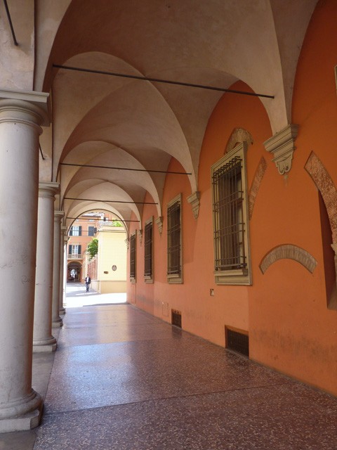 Portico del collegio Montalto - via San Mamolo (BO)