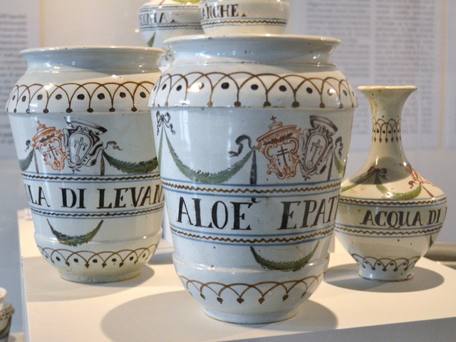 Vasi della farmacia dell'Ospedale Maggiore (BO) - sec. XIX - Mostra I Vasi della Vita - Fondazione Carisbo (BO) - 2018