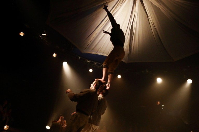tn_Enrico Gallina foto Emisfero circo contemporaneo tendone magdaclan .JPG