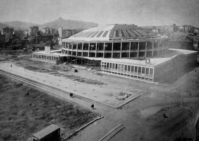 Il palazzo dello sport in costruzione, "Bologna Rivista del Comune", 1955