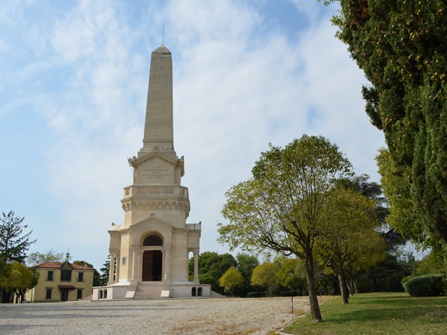 L'ossario di Custoza raccoglie le ossa dei soldati italiani e austriaci morti durante le battaglie del 1848 e del 1866