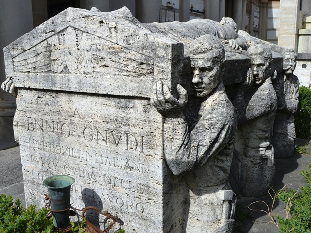 Tomba Gnudi - F. Vignoli - Cimitero della Certosa (BO)