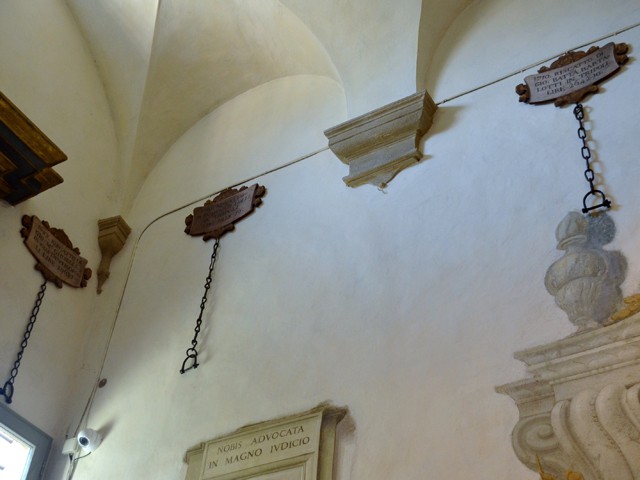 Le catene riscattate ai Turchi dalla Confraternita del Gonfalone che aveva sede nell'Oratorio di S.M. della Neve - Chiesa di San Girolamo alla Certosa (BO)