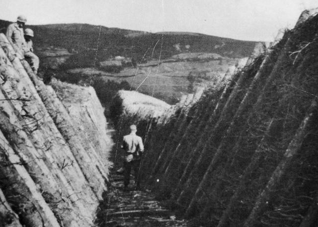 Il vallo scavato dall'Organizzazione Todt a Santa Lucia nei pressi del Passo della Futa - Fonte: Museo Gotica - Gotica Toscana - Ponzalla di Scarperia (FI)