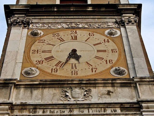 L'orologio del Palazzo comunale di Modena - Il meccanismo fu realizzato da Lodovico Gavioli nel 1868 - da Wikimedia Commons - Makuto72 [CC BY-SA 3.0 (https://creativecommons.org/licenses/by-sa/3.0)]